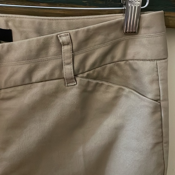 2/$30 Chic by Jacob Beige Capri Pants Size 6 - Picture 8 of 14